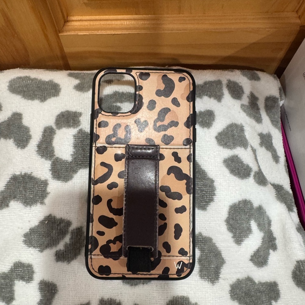 iPhone 11 Walli Case - Leopard Print